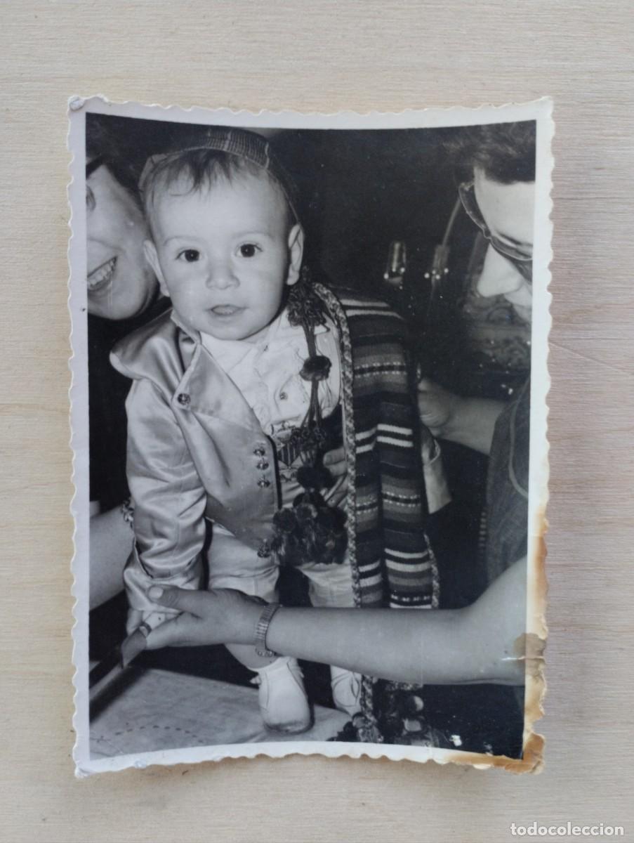 Antique Photography: Fotograf&iacute;a antigua de un beb&eacute; ni&ntilde;o vestido de fallero