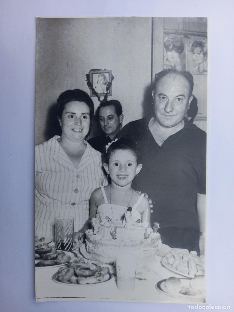 Fotograf&iacute;a antigua: NI&Ntilde;A CON SUS PADRES, PASTEL CUMPLEA&Ntilde;OS. GIRL WITH HER PARENTS, BIRTHDAY CAKE. FILLE AVEC SES PARENTS