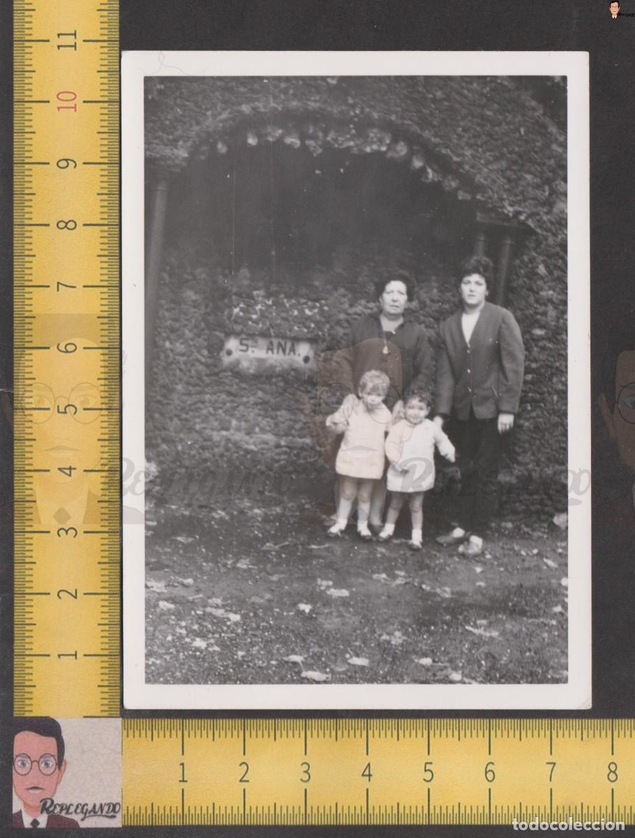 Photographie ancienne: NI&Ntilde;OS Y MUJERES EN &iquest;FUENTE SANTA ANA SANTUARIO VALL DE NURIA? - FOTO ANTIGUA A&Ntilde;OS 60 VALLE CATALU&Ntilde;A