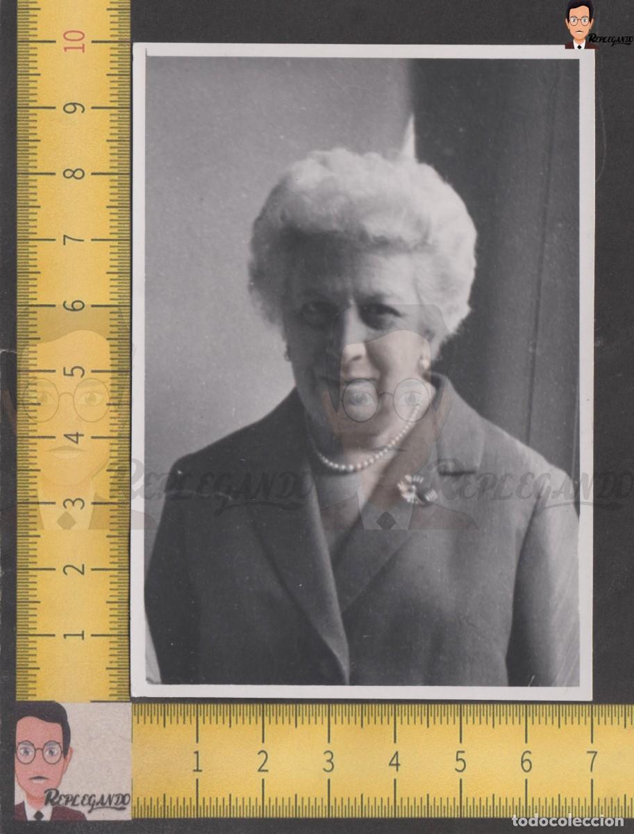 Alte Fotografie: RETRATO SE&Ntilde;ORA MAYOR BROCHE COLLAR PERLAS Y PELO BLANCO - FOTO ANTIGUA A&Ntilde;OS 50/60 - MUJER ESPA&Ntilde;A