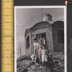 Fotografía antigua: FAMILIA EN MIRANDA DE SANT JERONI EN MONASTERIO DE MONTSERRAT - FOTO ANTIGUA AÑOS 50 - VIRGEN