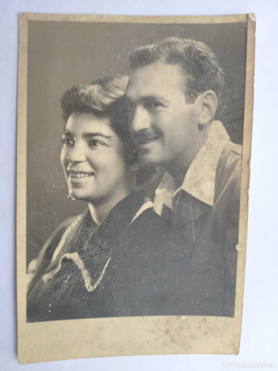 Photographie ancienne: PAREJA DEDICATORIA EN HEBREO 1951. DEDICATION COUPLE IN HEBREW. COUPLE DE D&Eacute;DICACE EN H&Eacute;BREU.