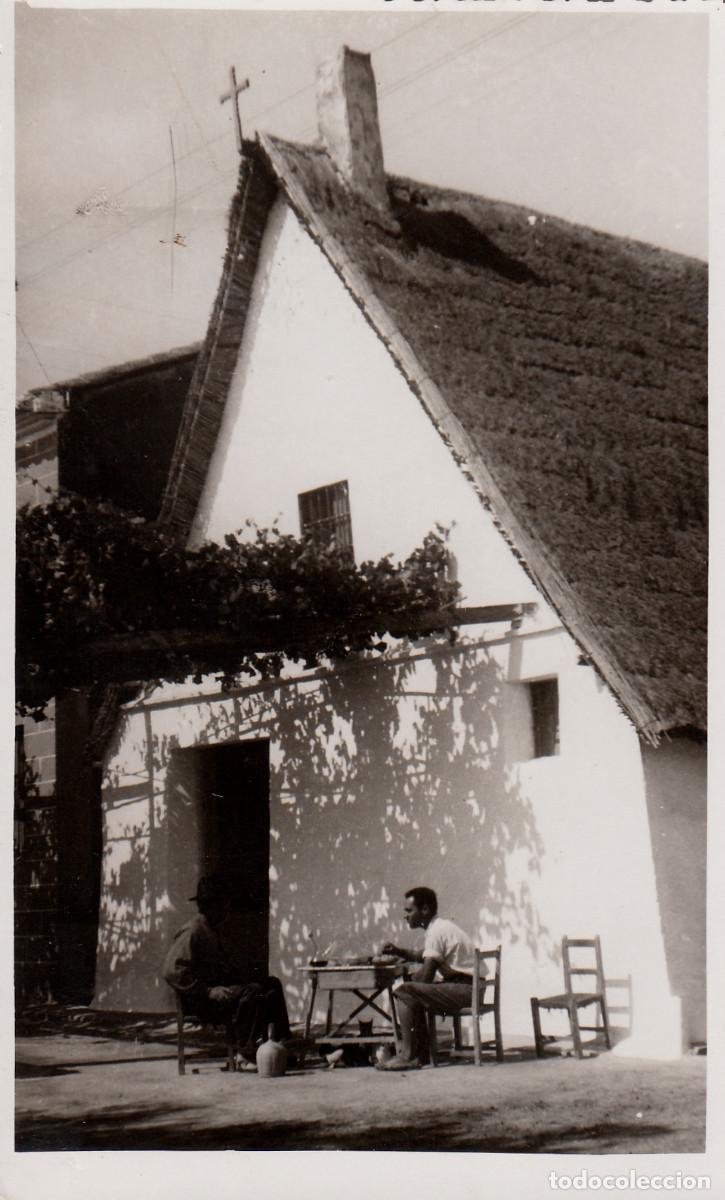 Fotograf&iacute;a antigua: Preciosa foto Labradores almorzando en la puerta de la barraca Huerta Valencia Jos&eacute; Asensi 40s? q aa