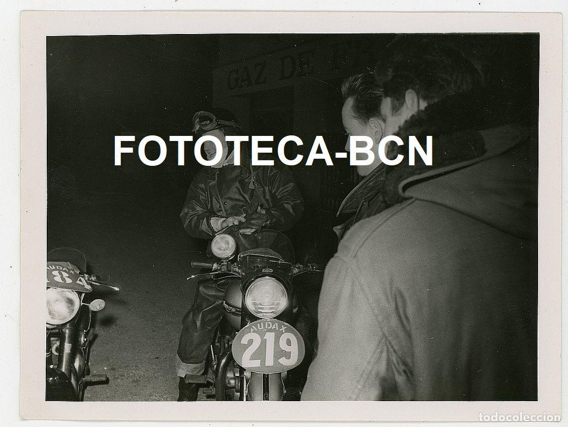Fotografia antiga: FOTO ORIGINAL MOTO MOTOCICLETA TRIUMPH CARRERA COMPETICION CIRCUITO FRANCIA A&Ntilde;OS 50