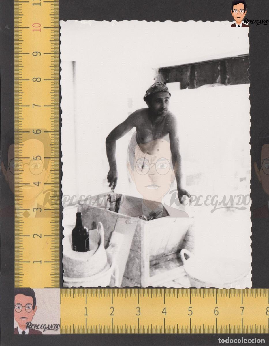 Photographie ancienne: OBRERO YESAIRE AMASANDO YESO CALDERO - FOTO ANTIGUA A&Ntilde;OS 60 - OFICIO CONSTRUCCI&Oacute;N ESPA&Ntilde;A ALBA&Ntilde;ILES
