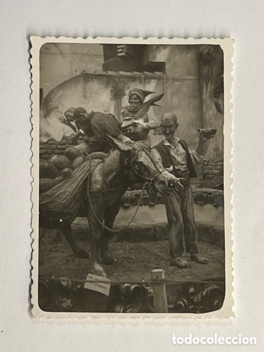 Alte Fotografie: ALCIRA Y SUS FALLAS.. Fotograf&iacute;a Detalle Falla del Hospital.. foto Juan Saura (Marzo de 1953)