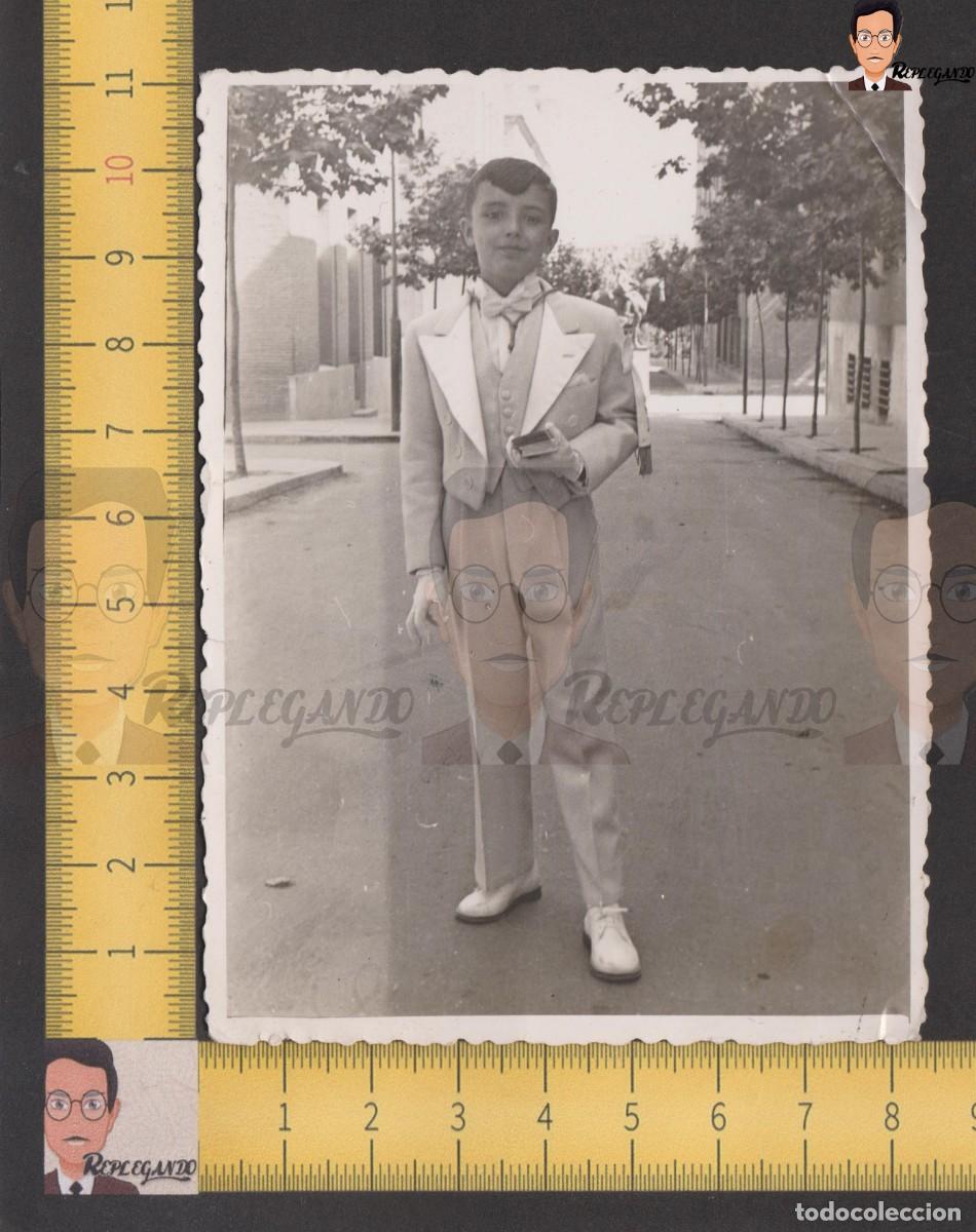 Fotograf&iacute;a antigua: SIMP&Aacute;TICO NI&Ntilde;O TRAJE PRIMERA COMUNION Y MISAL - FOTO ANTIGUA A&Ntilde;O 1953 - ESPA&Ntilde;A INFANCIA