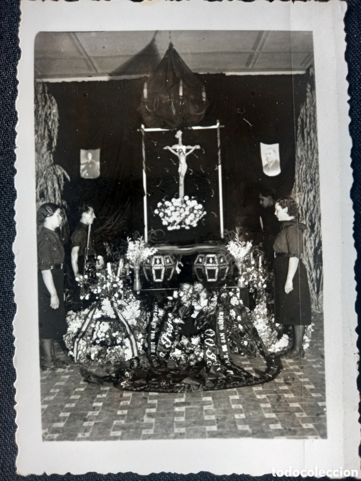 Fotograf&iacute;a antigua: Sant Quirze de Besora. Foto capilla ardiente 2 falangistas. Guerra Civil