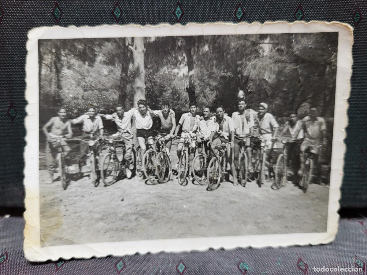 Fotograf&iacute;a antigua: ANTIGUA FOTOGRAFIA GRUPO CICLISTA BICICLETAS