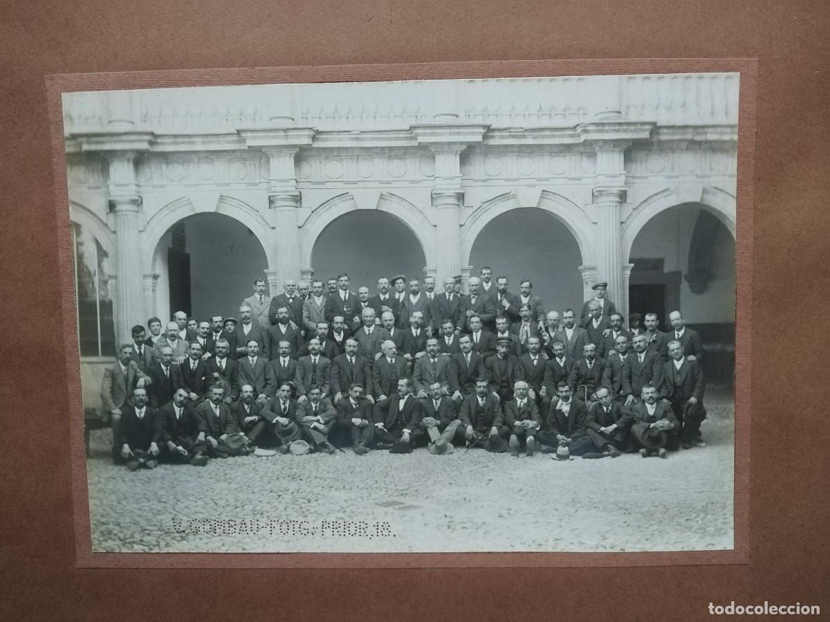 Fotografia antica: Fotograf&iacute;a de las Oposiciones Restringidas de Maestros. Mayo de 1915. V. Gombau. Firmada reverso.