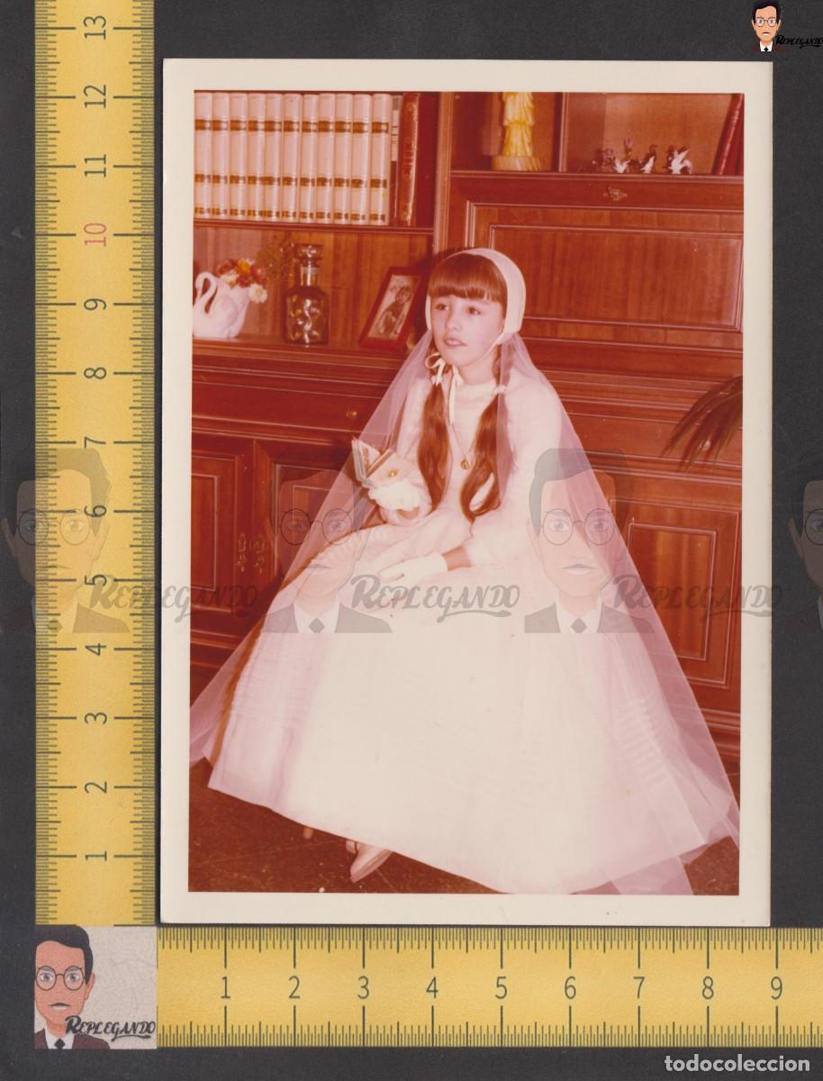 Fotograf&iacute;a antigua: NI&Ntilde;A COLETAS VELO Y MISAL CON VESTIDO PRIMERA COMUNION - FOTO ANTIGUA A&Ntilde;OS 60 - ESPA&Ntilde;A INFANCIA