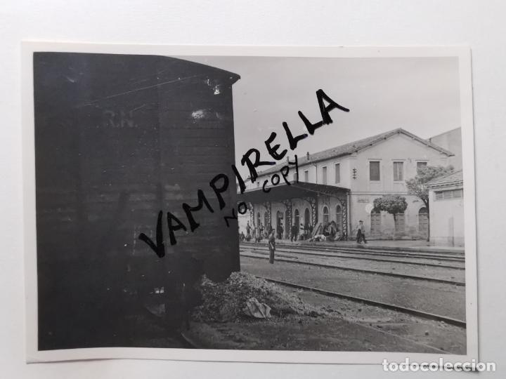 Fotograf&iacute;a antigua: FOTOGRAFIA ESTACION DE BARBASTRO-HUESCA 1950-FERROCARRIL-TREN