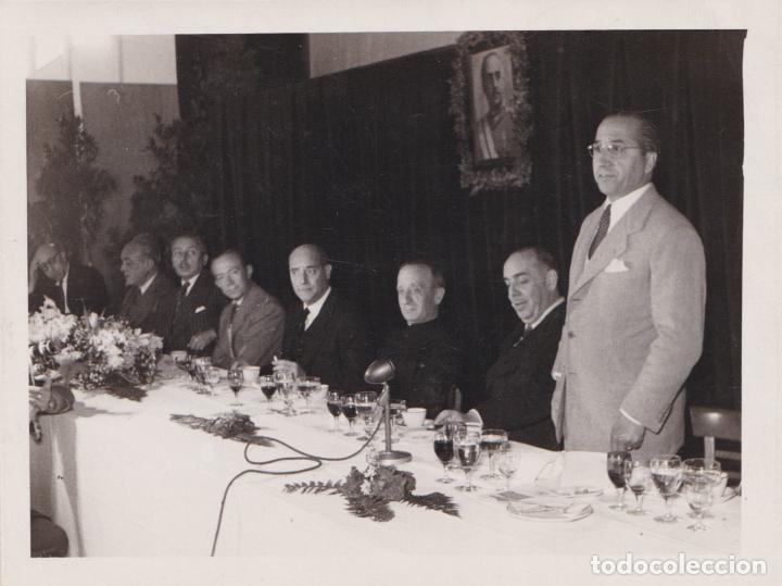 Fotograf&iacute;a antigua: FOTO BODAS DE PLATA DE CAPA CON LA GUINEA &ndash; OCTUBRE 1951 &ndash; CARLOS PEREZ DE ROZAS REPORTER FOTOGRAFO