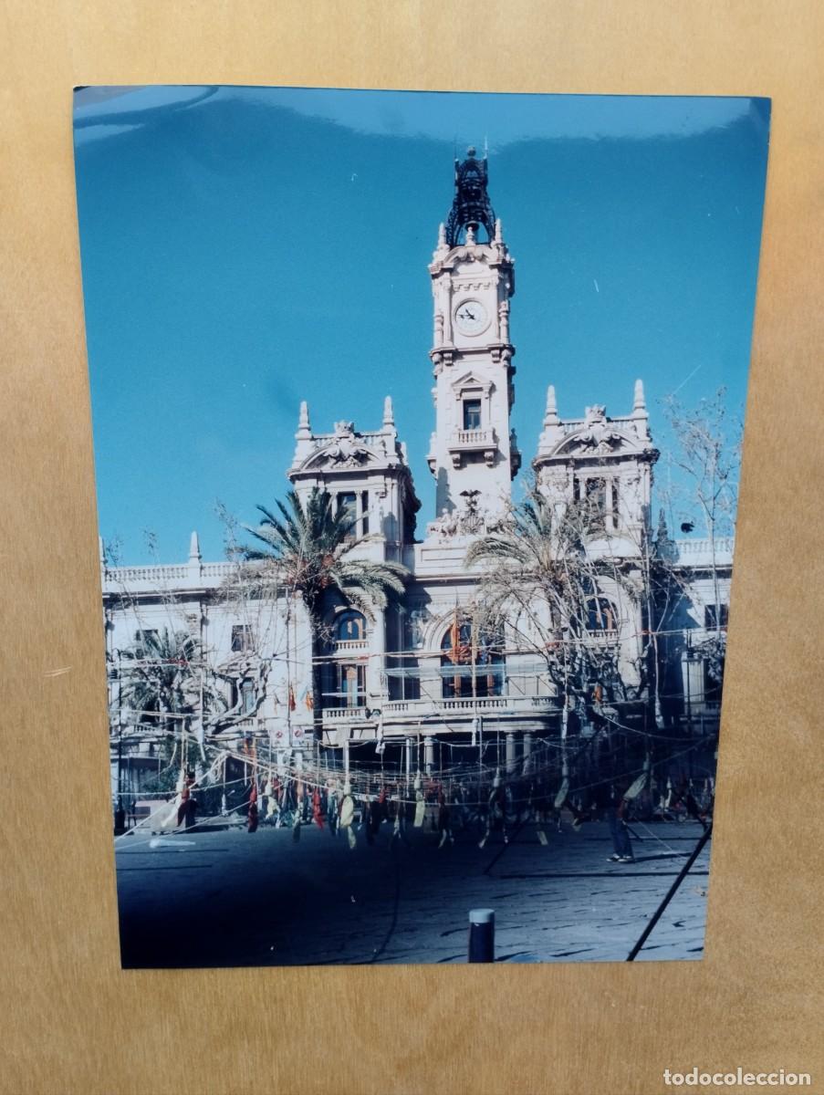 Fotograf&iacute;a antigua: Fotograf&iacute;a de masclet&aacute; en la plaza del ayuntamiento del Ayuntamiento de Valencia. A&ntilde;o 1997