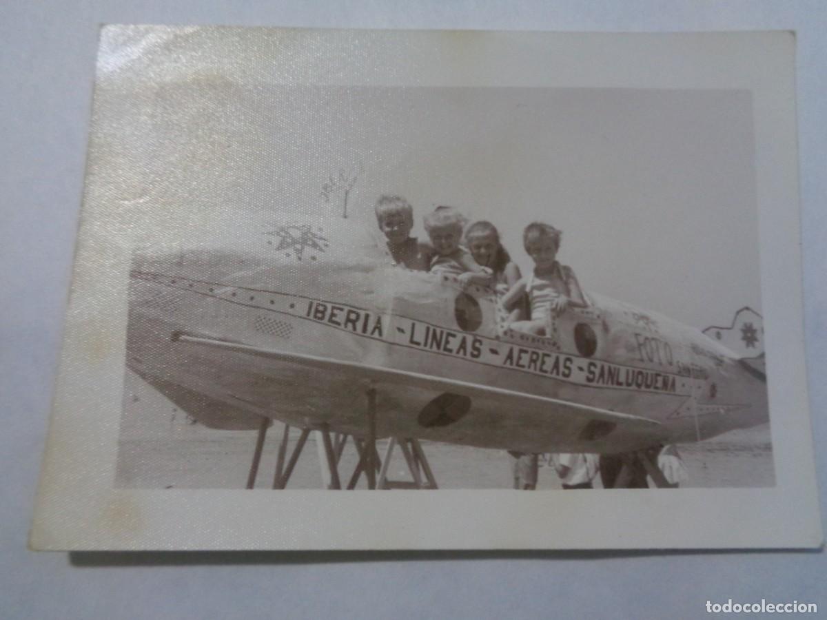 Fotografia antica: MINUTERO DE FOTOGRAFO DE FERIA : NI&Ntilde;OS EN AVION, IBERIA LINEAS AEREAS SANLUQUE&Ntilde;AS