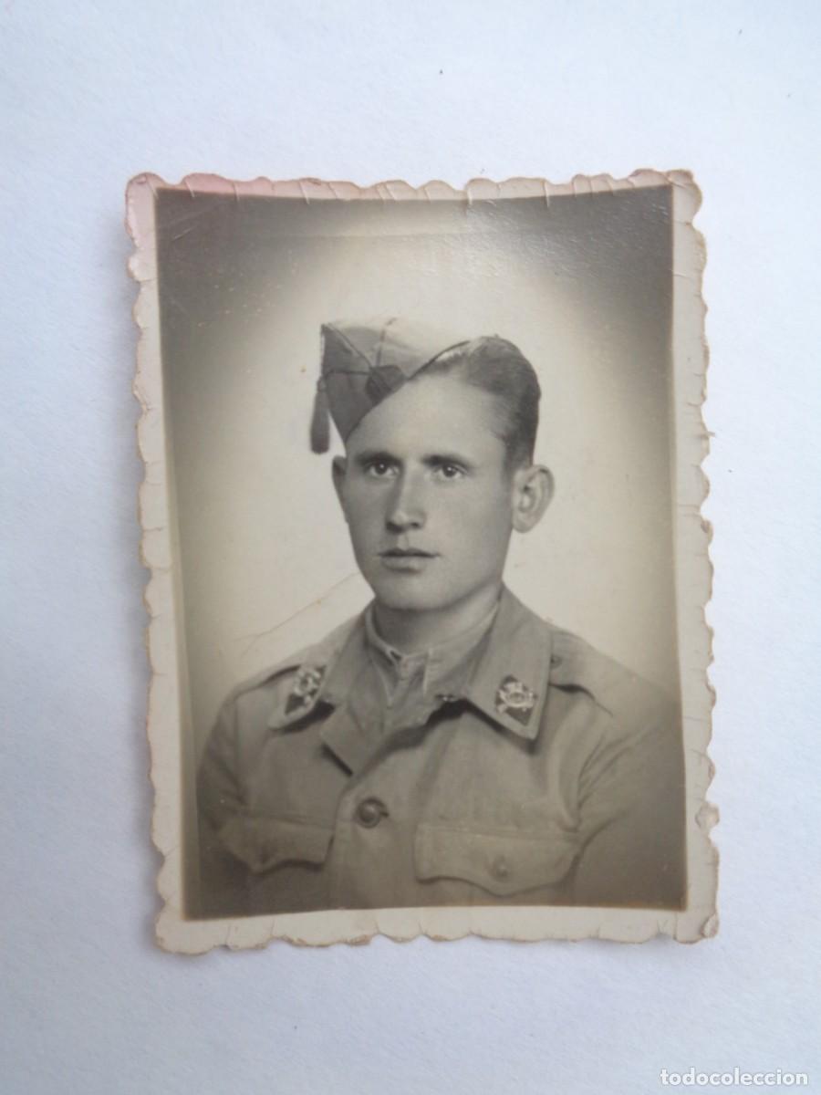 Fotograf&iacute;a antigua: PEQUE&Ntilde;A FOTO DE MILITAR DE INFANTERIA CON GORRILLO, 1943. DE VALENZUELA, ALMADEN