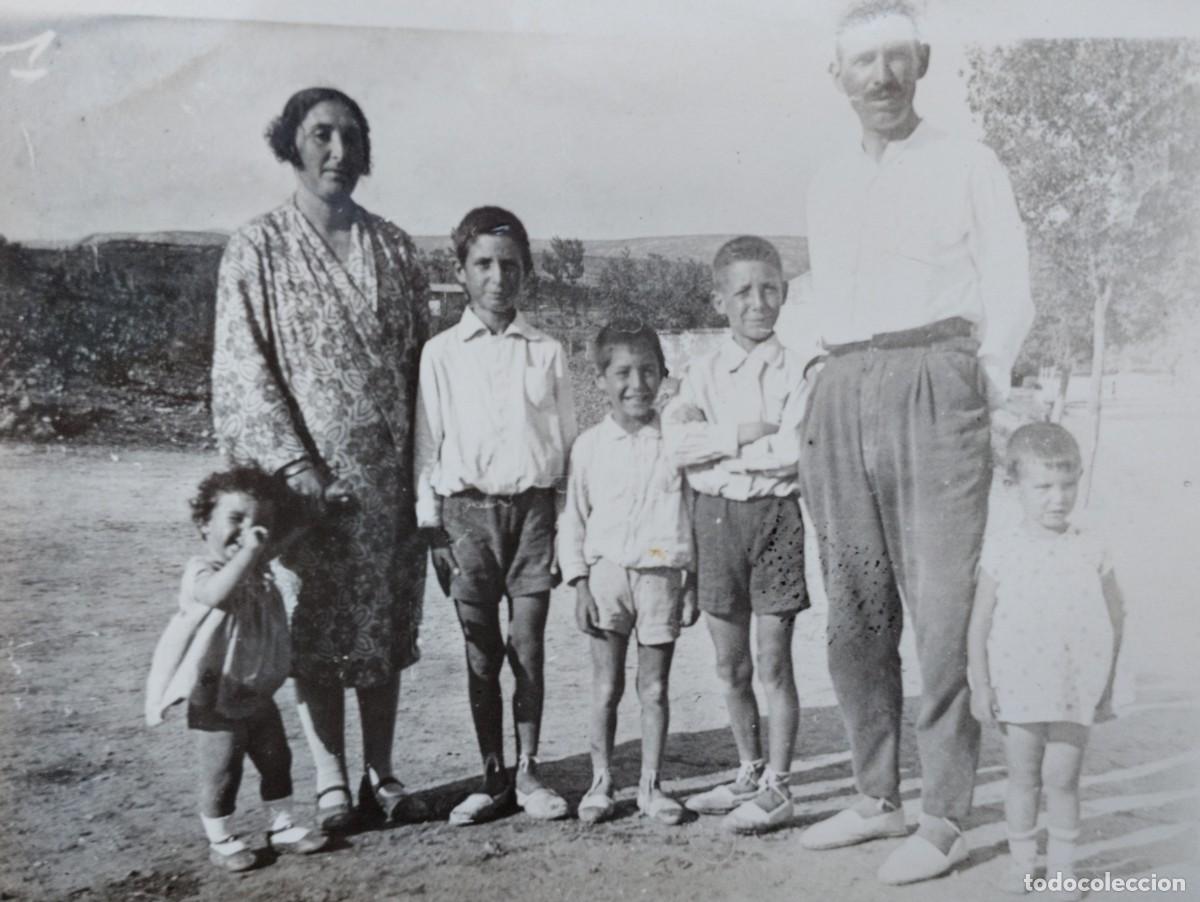 Fotografia antiga: Fotograf&iacute;a antigua de una familia con 5 hijos. A&ntilde;o 1930