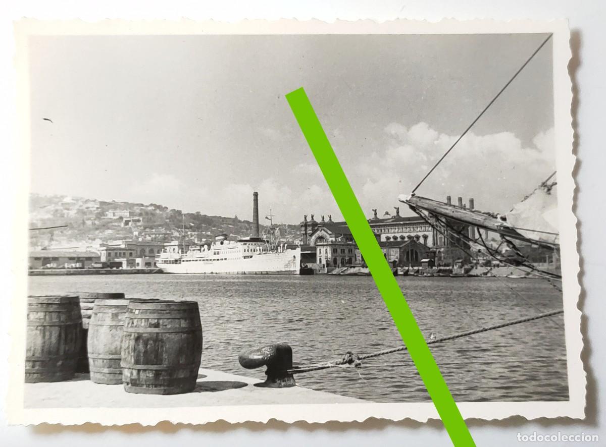 Fotograf&iacute;a antigua: Antigua fotograf&iacute;a. Buque, barco de trasmediterr&aacute;nea, puerto de Barcelona. A&ntilde;os 40.