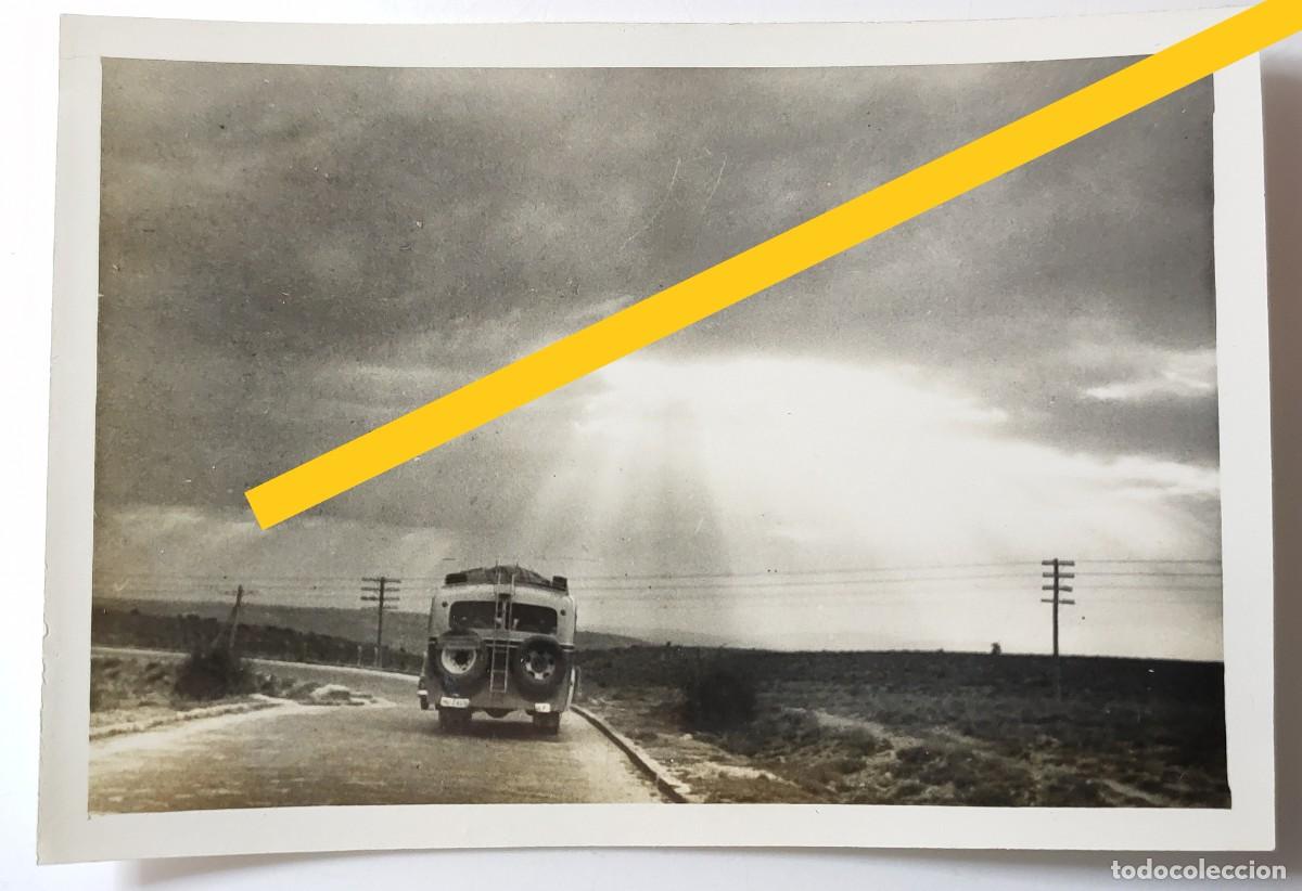 Antique Photography: Antigua fotograf&iacute;a. Autob&uacute;s, carretera hacia Guadalajara. A&ntilde;os 40.