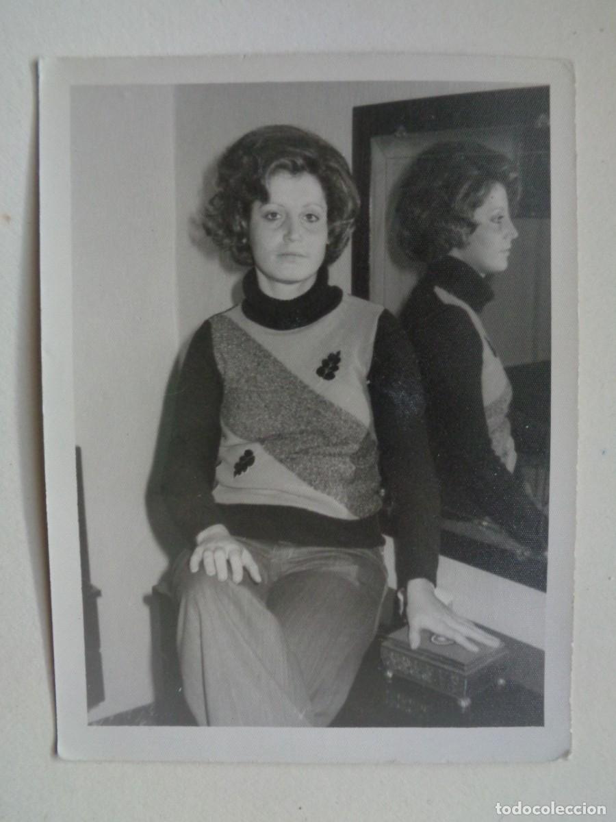 Fotograf&iacute;a antigua: PRECIOSA FOTO DE MUJER REFLEJADA EN EL ESPEJO . DE FOTO CHARLES, SEVILLA