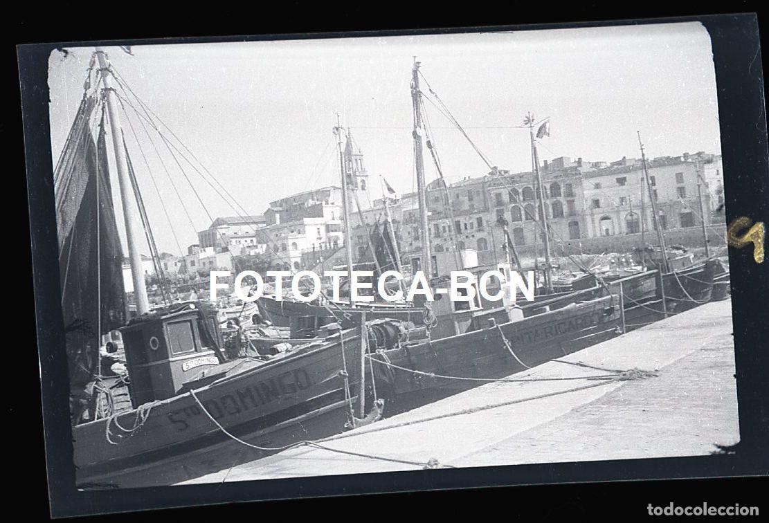 Fotograf&iacute;a antigua: NEGATIVO PUERTO DE PALAMOS BARCAS DE PESCADORES A&Ntilde;O 1951