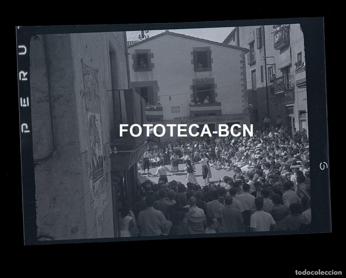 Fotograf&iacute;a antigua: NEGATIVO CATELLTER&Ccedil;OL PLA&Ccedil;A VELLA FIESTA POPULAR SARDANA A&Ntilde;O 1953