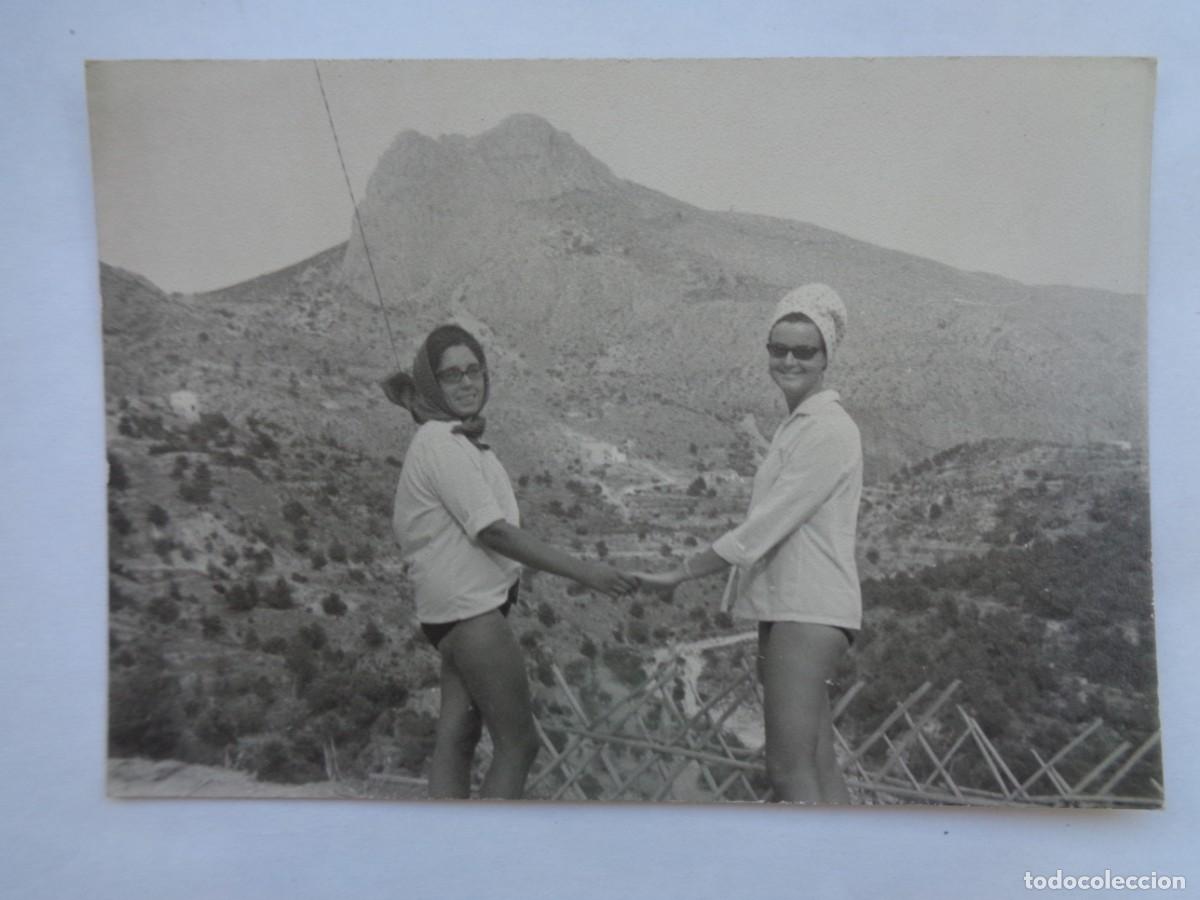 foto de mujeres en bañador con pañuelo en la ca - Compra venta en  todocoleccion