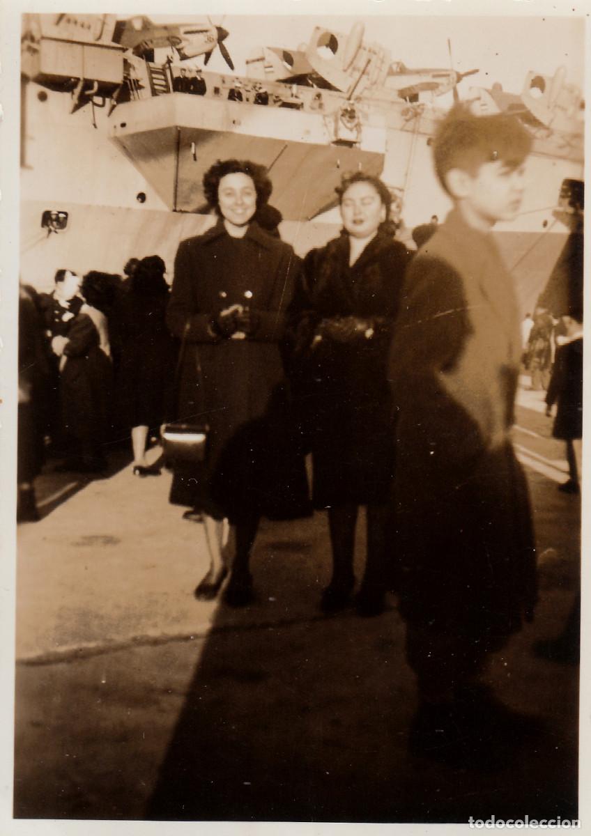 Fotograf&iacute;a antigua: Portaviones americano en el puerto de Valencia. A&ntilde;os 50 pv