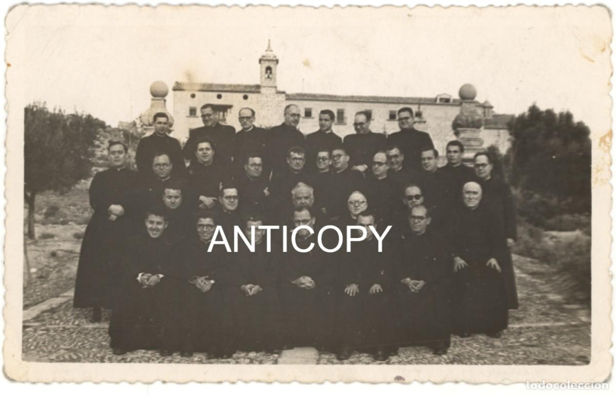 Fotograf&iacute;a antigua: Fotograf&iacute;a. Grupo de sacerdotes. Localizaci&oacute;n desconocida.