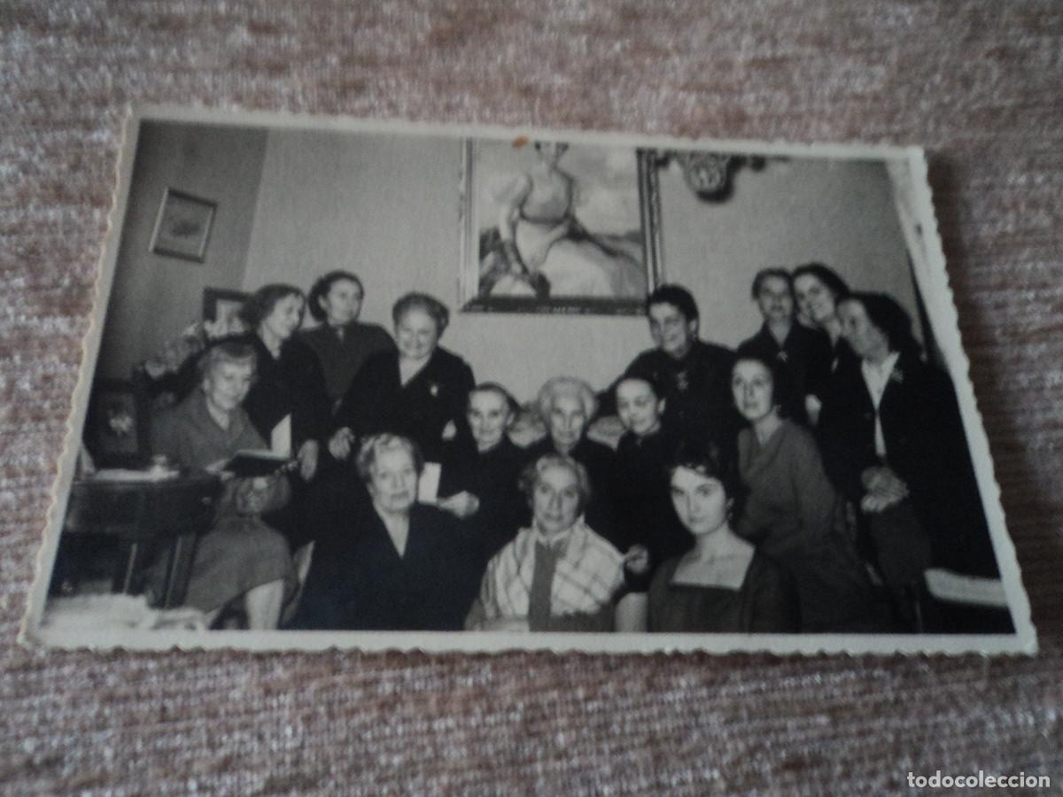 Fotograf&iacute;a antigua: fotografia, reunion de se&ntilde;oras, fotos ambou 1955, aprox. 13 x 9 cm