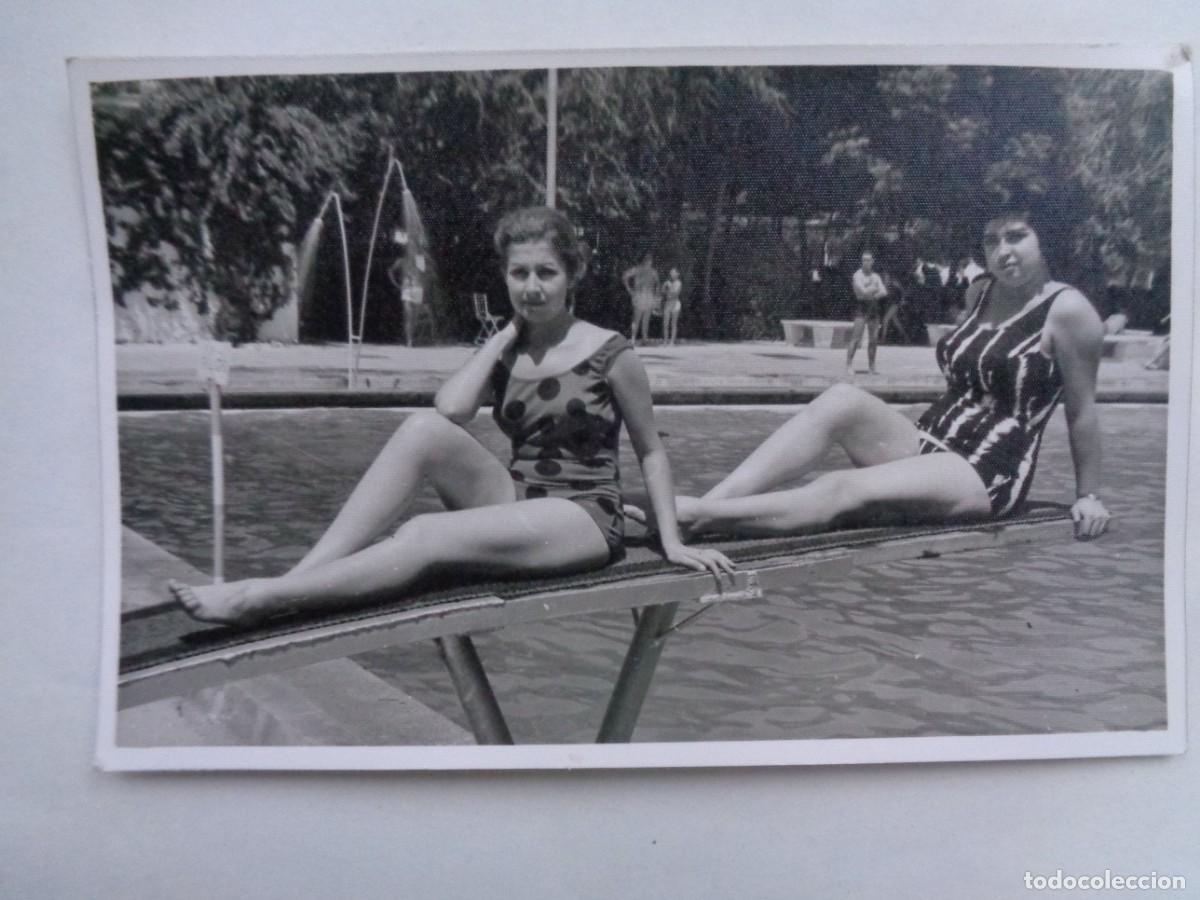 foto de chicas en bañador en la piscina - Compra venta en todocoleccion