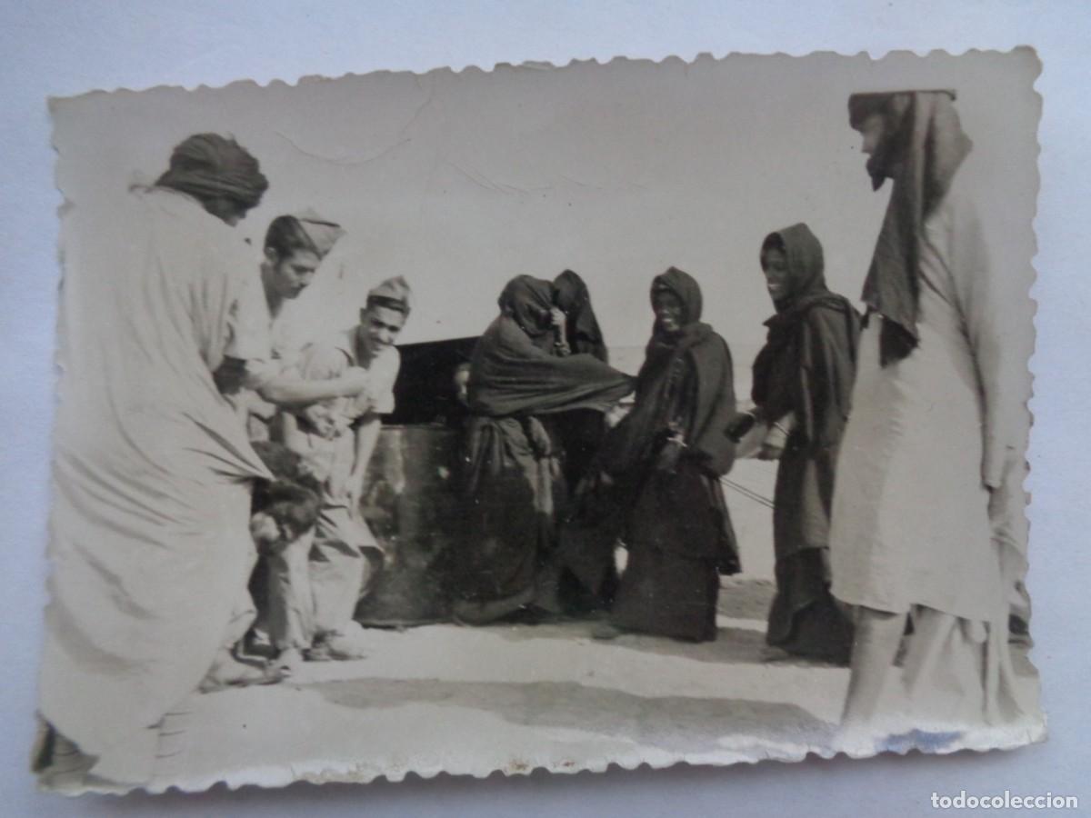 Fotograf&iacute;a antigua: LA LEGION : FOTO DE LEGIONARIOS CON SAHARAUIS . SAHARA ESPA&Ntilde;OL