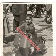 Fotografía antigua: ANTIGUA FOTOGRAFIA, NIÑO MONTADO EN VESPA INFANTIL, 60X80MM