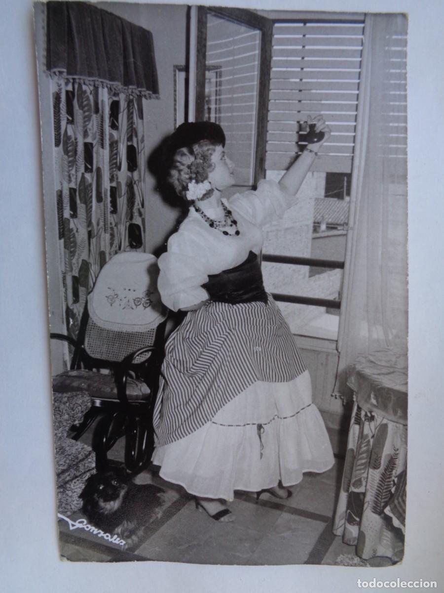 Fotograf&iacute;a antigua: BONITA FOTO DE JOVEN VESTIDA CON TRAJE REGIONAL, 1961 . DE GONZALEZ , MISLATA