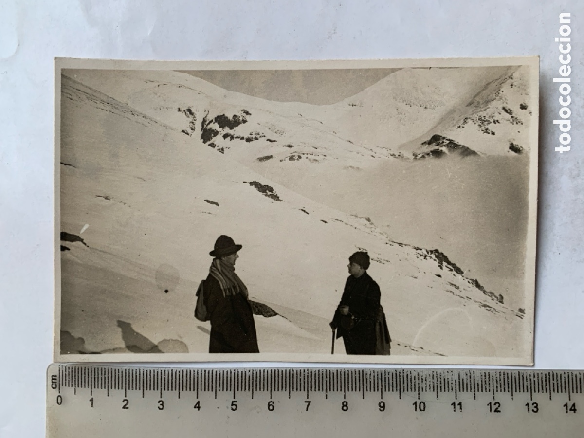Fotograf&iacute;a antigua: FOTO. EN LAS PROXIMIDADES DE LA ESTACI&Oacute;N DE ESQU&Iacute;. FOT&Oacute;GRAFO?. MUNICIPIO?.