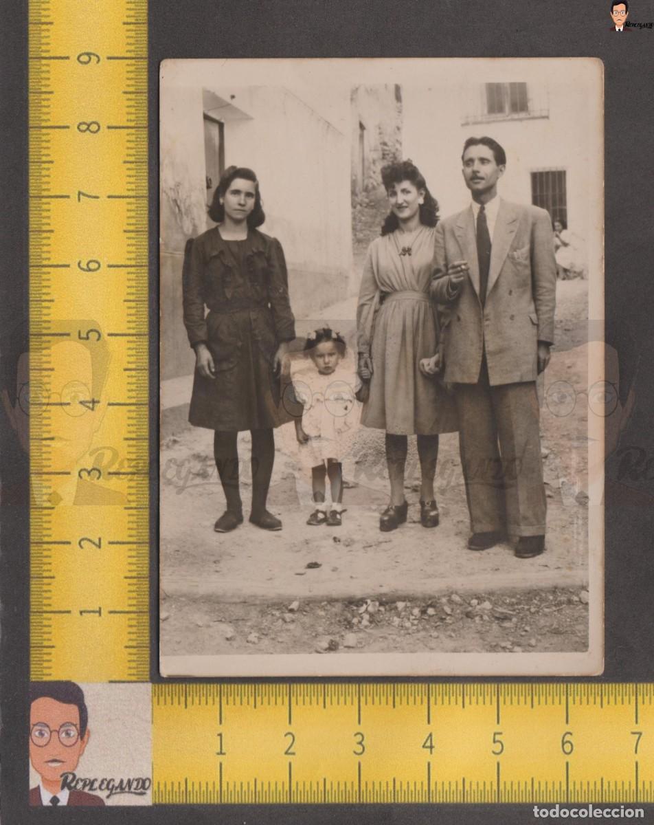 Photographie ancienne: FAMILIA MUJER HOMBRE NI&Ntilde;A PUEBLO CAMARENA DE LA SIERRA - FOTO ANTIGUA A&Ntilde;O 1946 / G&Uacute;DAR-JAVALAMBRE