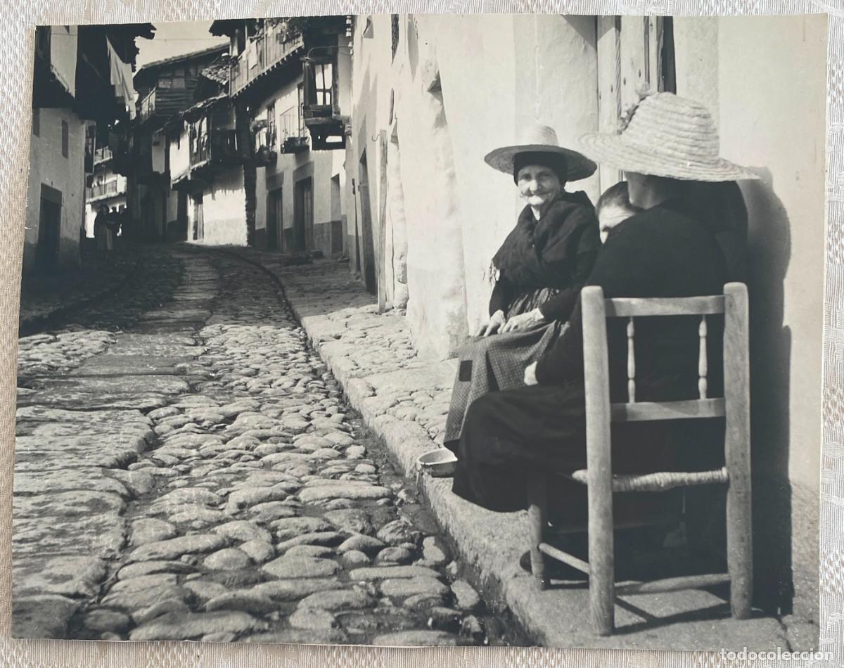 Fotograf&iacute;a antigua: FOTOGRAFIA DE AVILA, PUEBLO AL PIE DE LA SIERRA DE GREDOS, MIDE 29,3 X 23 CMS. TAL COMO SE VE EN LAS