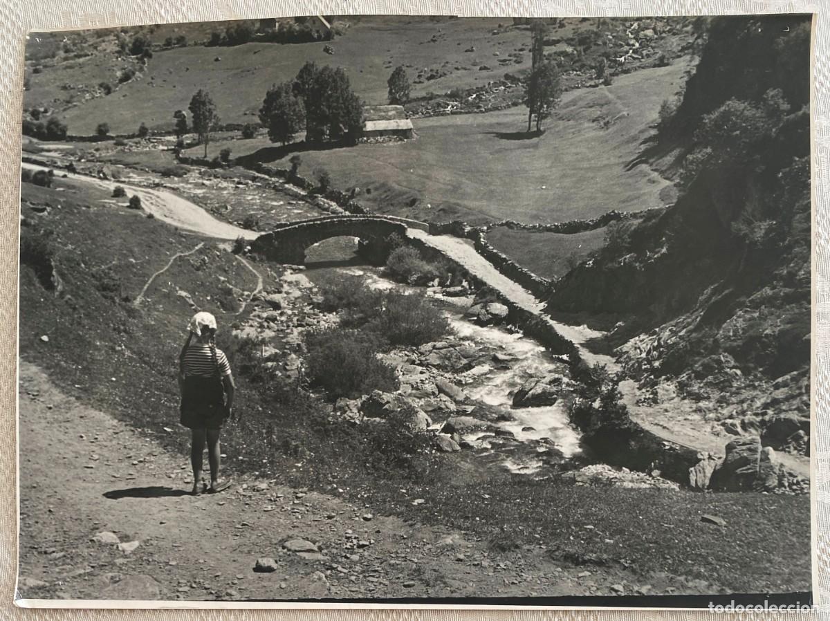 Fotograf&iacute;a antigua: FOTOGRAFIA POSIBLEMENTE DE AVILA, PUENTE AL PIE DE LA SIERRA DE GREDOS, XXX SALON DE FOTOGRAFIA Y PI