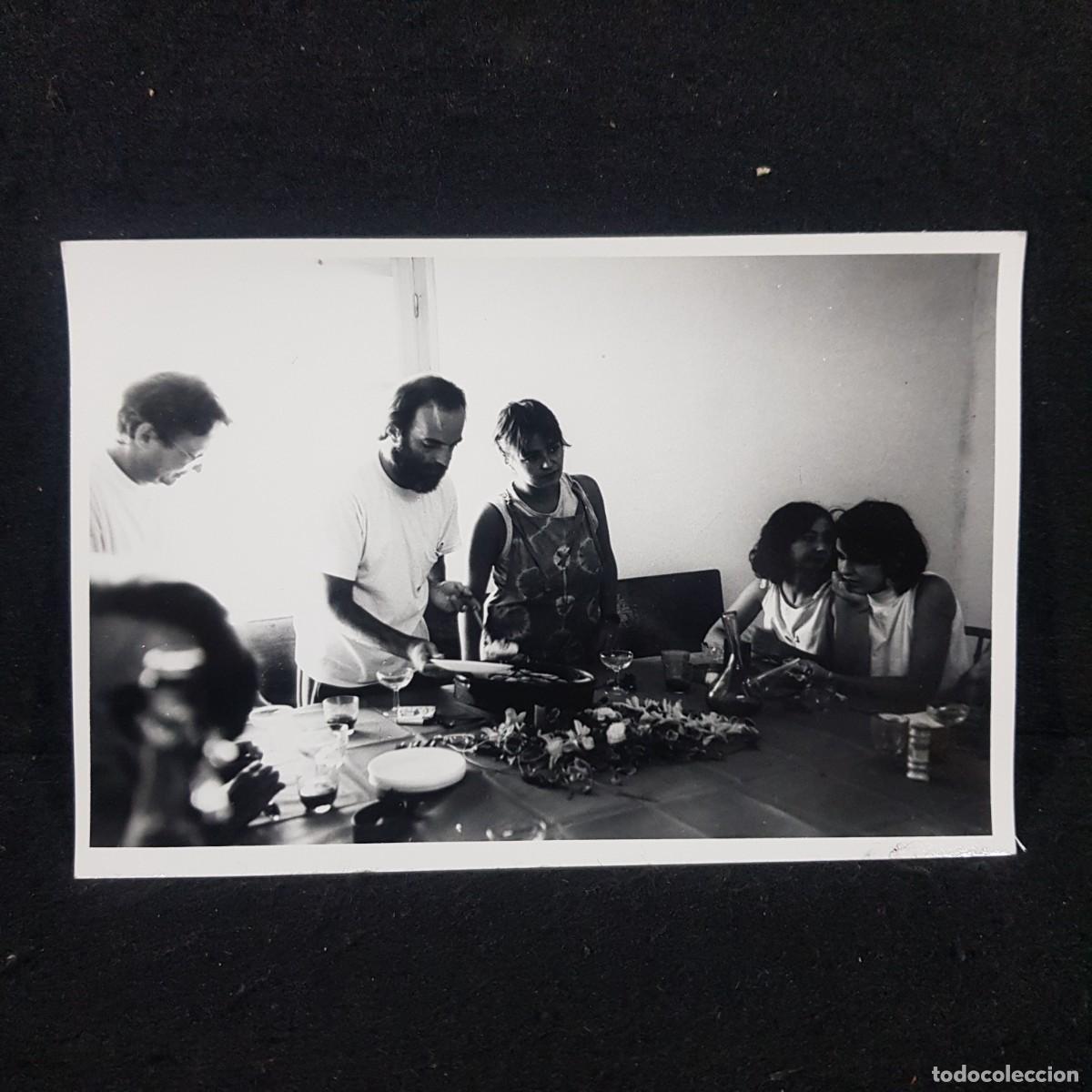 Antique Photography: ANTIGUA FOTO BLANCO Y NEGRO - PERSONAS COMIENDO Y BEBIENDO SOBRE MESA - 18X12 Cm / 39
