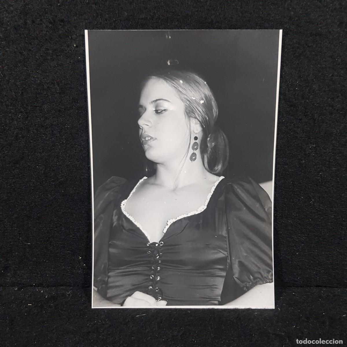 Antique Photography: ANTIGUA FOTO BLANCO Y NEGRO - ELEGANTE MUJER CON MIRADA SENSUAL - 11X16 Cm / 58