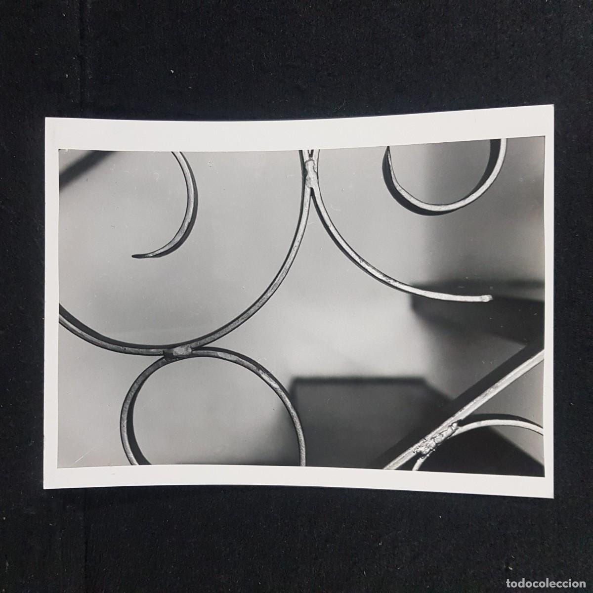 Fotografia antica: ANTIGUA FOTO BLANCO Y NEGRO - ELEGANTE PIEZA DE HIERRO FORJADO - 24X18 Cm / 69
