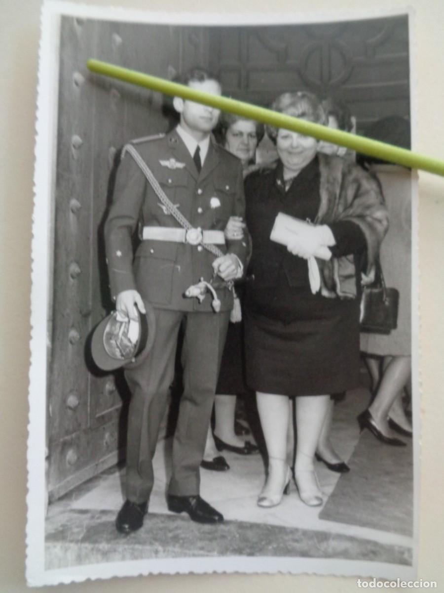 Fotograf&iacute;a antigua: AVIACION : FOTO MILITAR, TENIENTE DEL EJERCITO DEL AIRE, ROKISKI PILOTO, ETC .. 11,5 X 17,5 CM