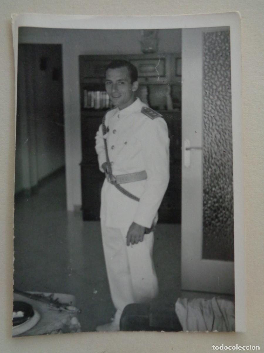 Fotograf&iacute;a antigua: AVIACION : FOTO DE MILITAR, TENIENTE DEL EJERCITO DEL AIRE CON UNIFORME BLANCO Y CORDON