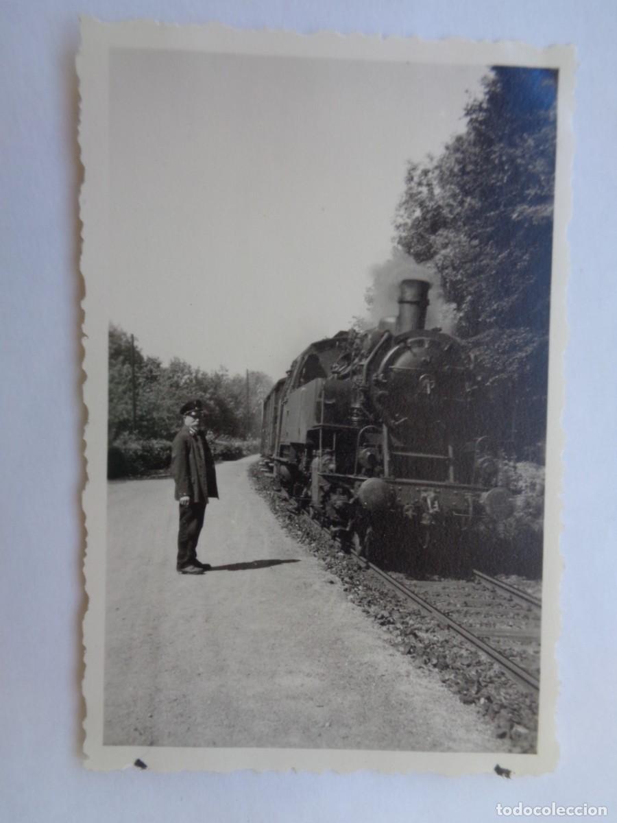 Fotograf&iacute;a antigua: FOTO DE FACTOR DE FERROCARRIL ALEMAN EPOCA NAZI Y TREN DE EPOCA