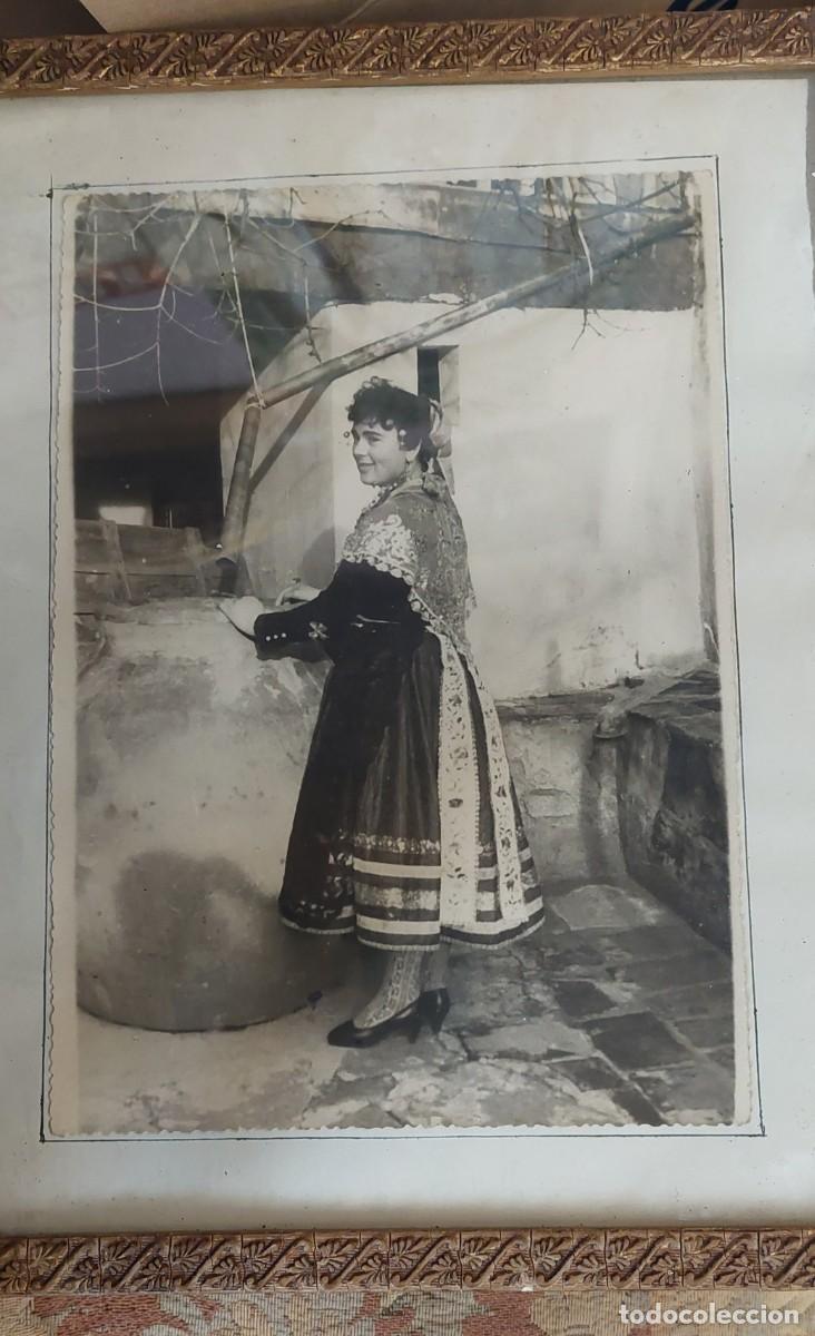 Fotograf&iacute;a antigua: Foto antigua Mujer con traje regional