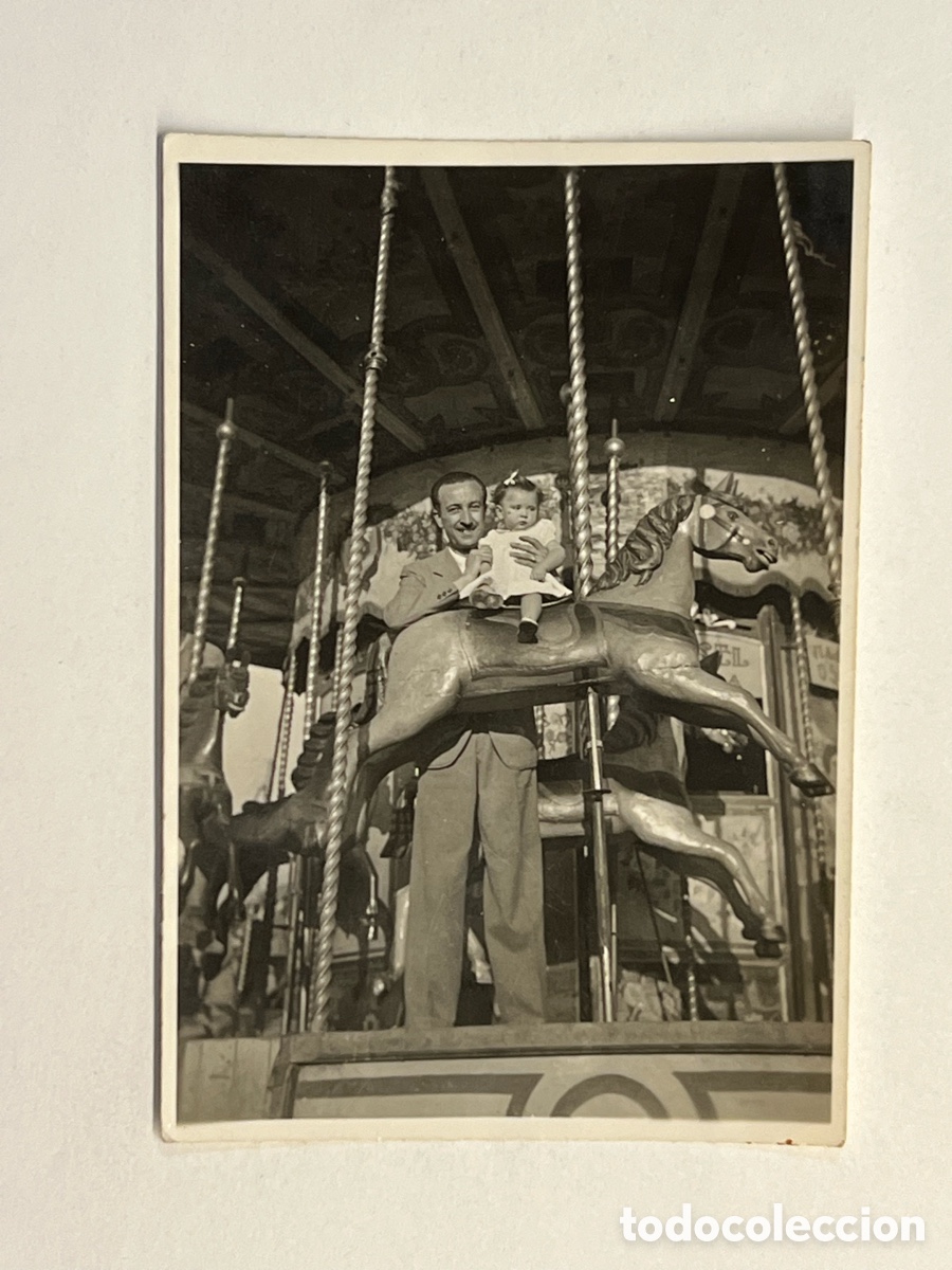 Fotografia antiga: CACERES En Feria.. fotograf&iacute;a antigua en el T&iacute;o Vivo.. con su ni&ntilde;a.. Verano de 1942