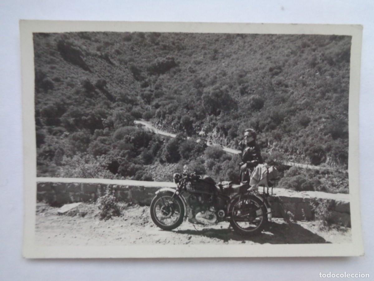 Alte Fotografie: FOTO DE MUJER Y MOTO . DE CORDOBA A BUENOS AIRES 1950