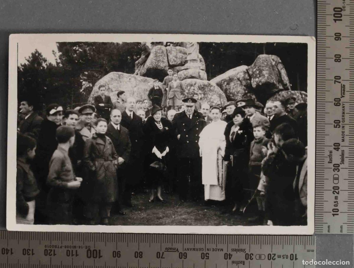 Photographie ancienne: FOTOGRAFIA POSTAL. RELIGIOSOS MILITARES Y CIVILES ANTE MONUMENTOS