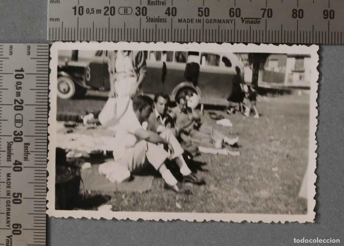 Photographie ancienne: FOTOGRAFIA. JOVENES EN EL CESPED CAMIONETA
