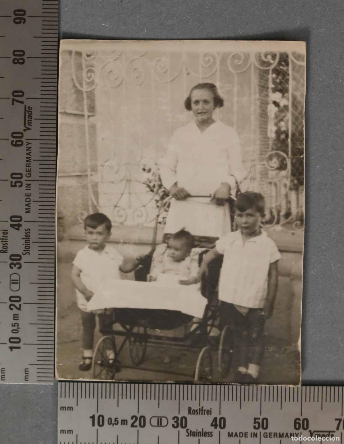 Alte Fotografie: FOTOGRAFIA. MUJER CON CARRIO BEBE Y NI&Ntilde;OS. CA. 1930